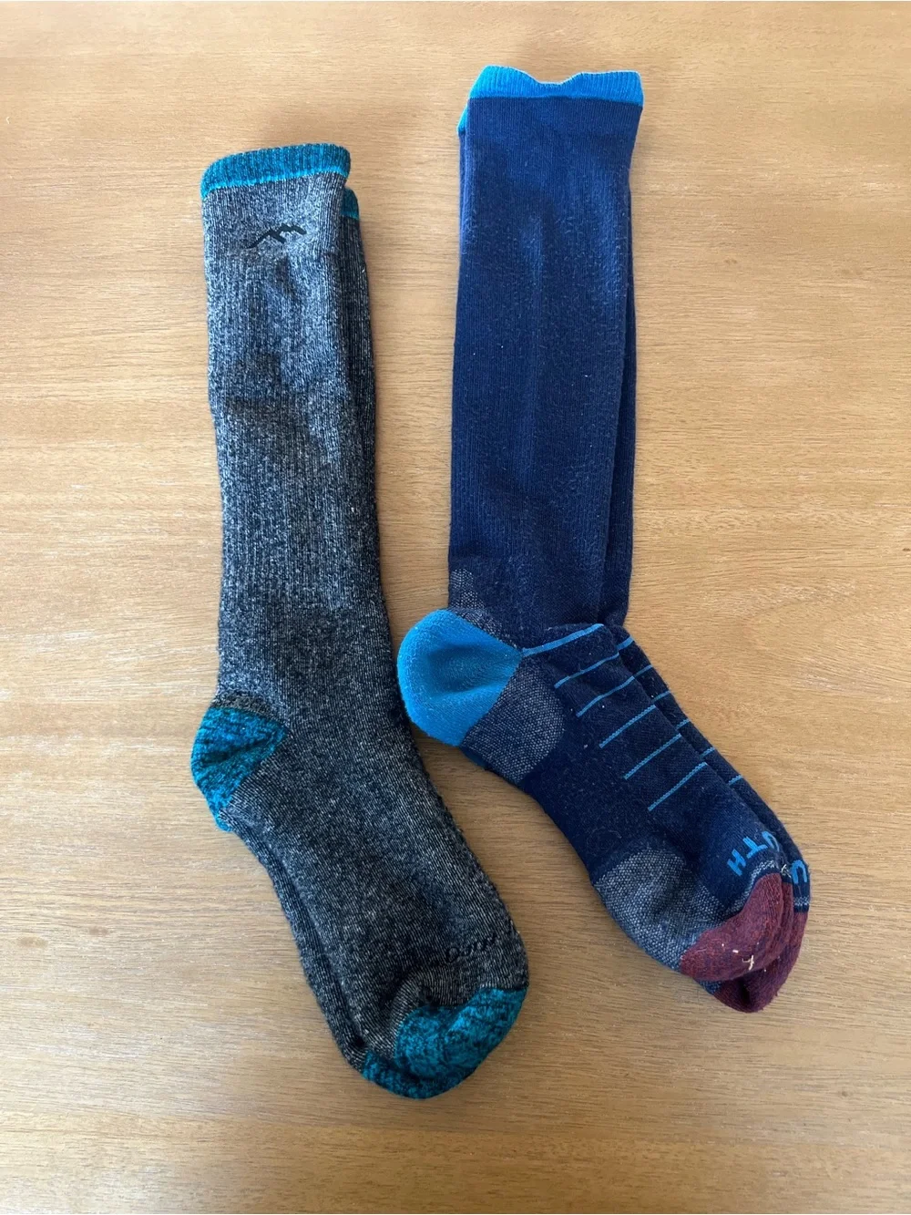 NWOT DARN TOUGH Women's Mountaineering Over-the-Calf Heavyweight Hiking Sock (M)